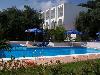 Der Pool der Irini Studios, im Hintergrund sind die Studios Velissarios zu sehen