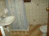 Das Badezimmer eines Zimmers im Marabou