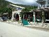 Eingangsbereich des Hotel Rouda Bay in Mikros Gialos (Poros, Lefkada)